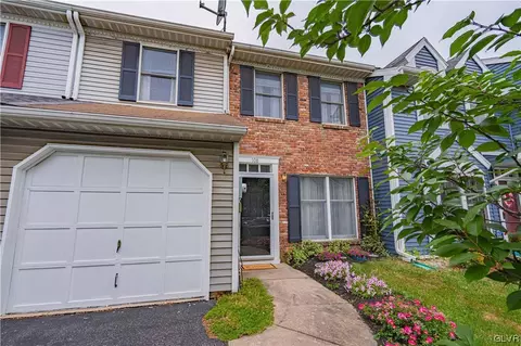 108 Brookfield Dr, Macungie, PA 18062