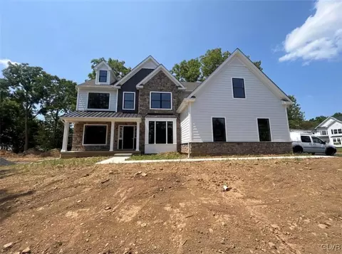 2778 Hollow View Dr #11, Forks Twp, PA 18040