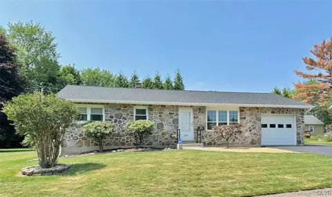 2251 Pinehurst Rd, Bethlehem, PA 18018