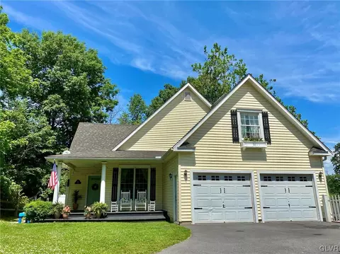 88 Lenape Trl, Mount Bethel, PA 18343