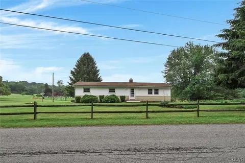 120 S Hilltop Rd, New Ringgold, PA 17960