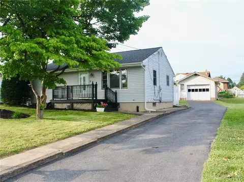2577 Stephens St, Palmer Township, PA 18045