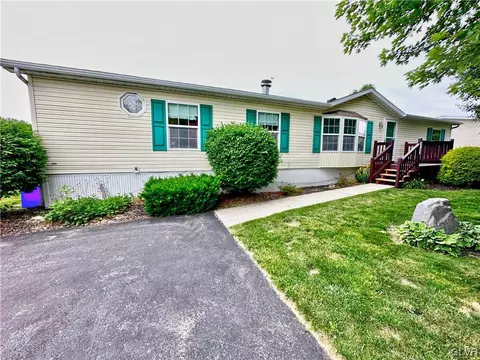 4182 Heritage Ln, Walnutport, PA 18088