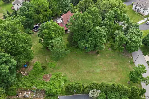 1018 Farm Ln, Dublin, PA 19002