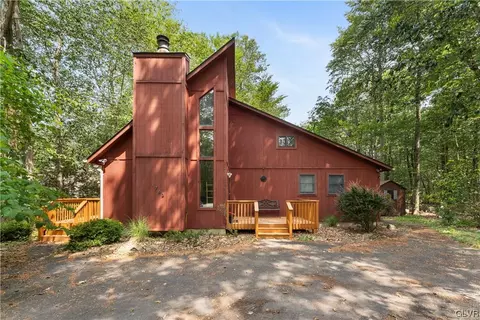 214 Champlain Dr, Coolbaugh Twp, PA 18466