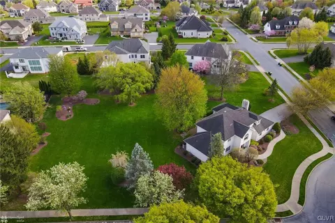 50 Carousel Ln, Palmer Township, PA 18045
