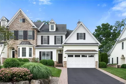 1928 Carriage Knoll Dr, Bethlehem, PA 18015
