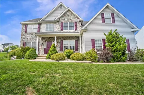 524 City View Dr, Nazareth, PA 18064