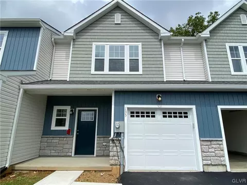 15 Scotty Dr #3, Palmer Township, PA 18045