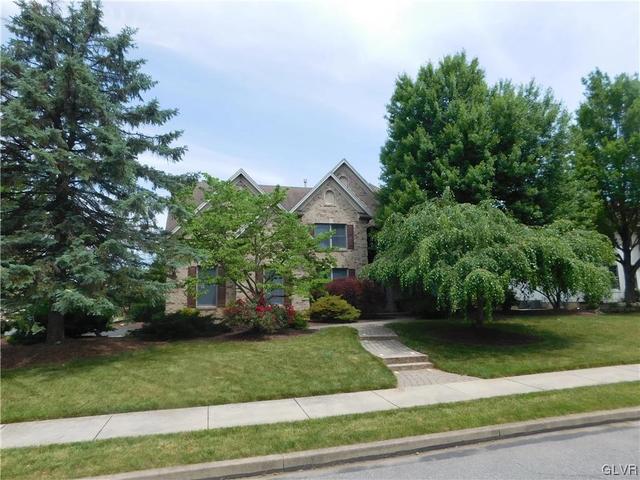 10 Surrey Dr, Palmer Township, PA 18045