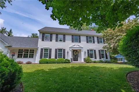 4801 Parkview Dr S, Emmaus, PA 18049