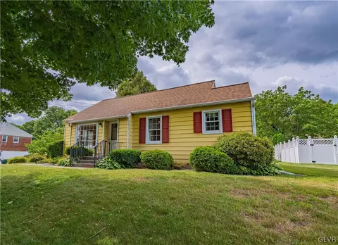 2407 Lawnherst Ave, Palmer Township, PA 18045