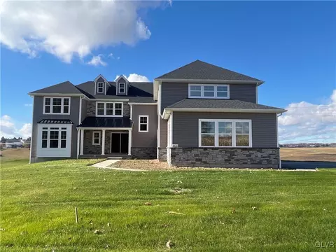 30 Maple St #4, North Whitehall Twp, PA 18078