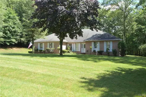104 Crossridge Ct, Saylorsburg, PA 18353
