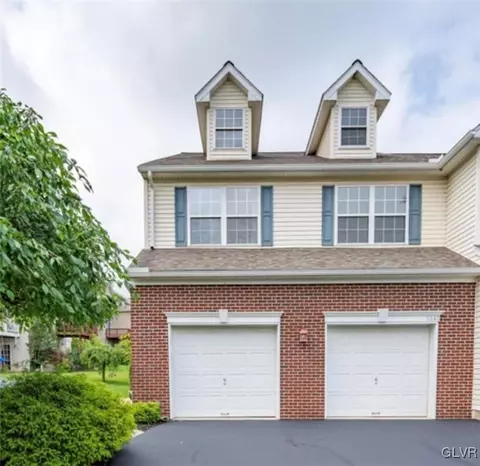 5647 Spring Ridge Dr W, Macungie, PA 18062