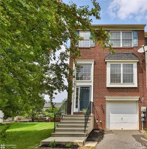 397 S Oak St, Freemansburg, PA 18017
