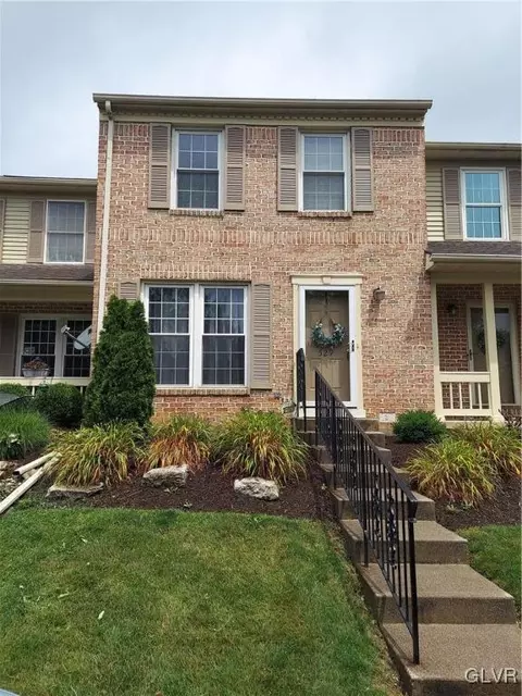 529 Ponds Edge Ln, Allentown, PA 18104