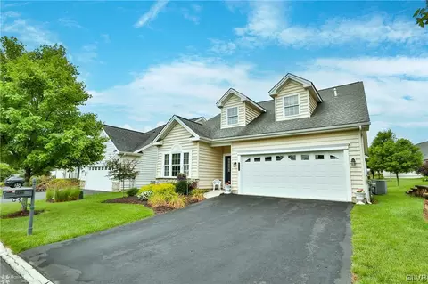 6543 Betsy Ross Cir, Bethlehem, PA 18017