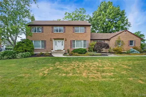 2229 Meadow Brook Dr, Schnecksville, PA 18078