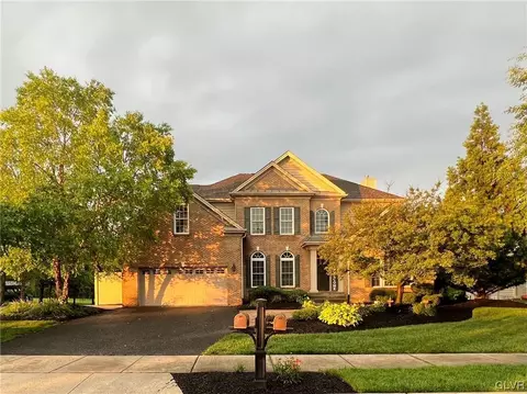 6889 Gwenmawr Rd, Bethlehem, PA 18017