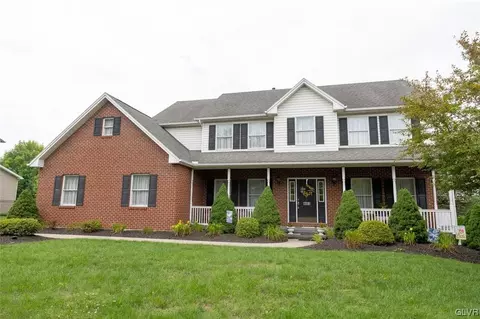 4461 Loraine Ln, Bethlehem, PA 18017