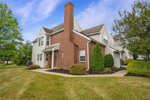 937 Barn View Ln, Breinigsville, PA 18031