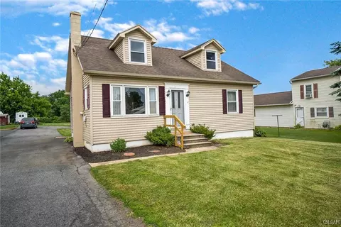 211 N Main St N, Alburtis, PA 18011