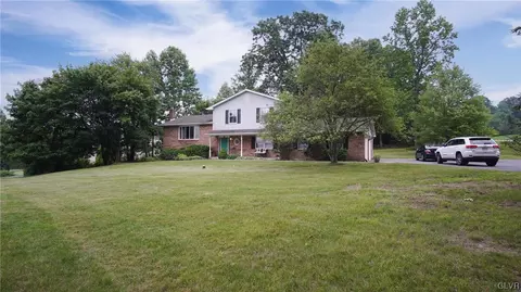 50 Carolee Ln, Bangor, PA 18013