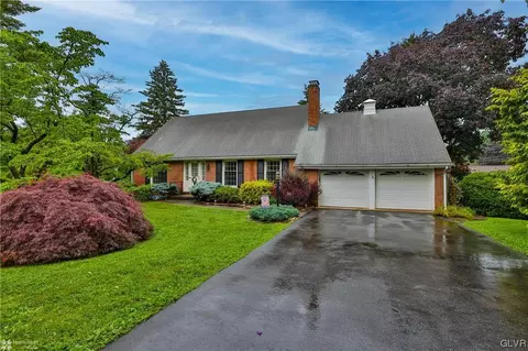 285 Bridle Path Rd, Bethlehem, PA 18017