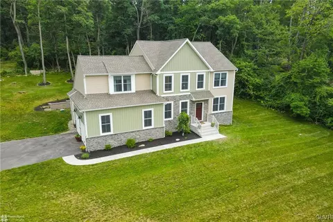 1686 Edward Dr, Hellertown, PA 18055