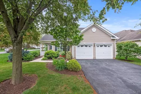 2132 Alexander Dr, Macungie, PA 18062