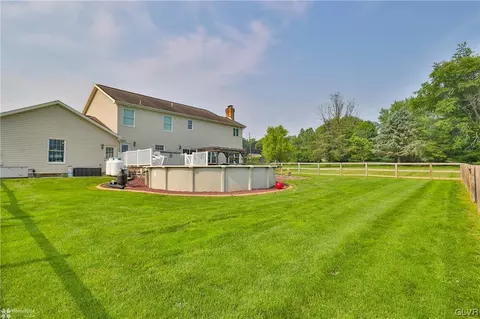 2254 E Scenic Dr, Bath, PA 18014 photo 35