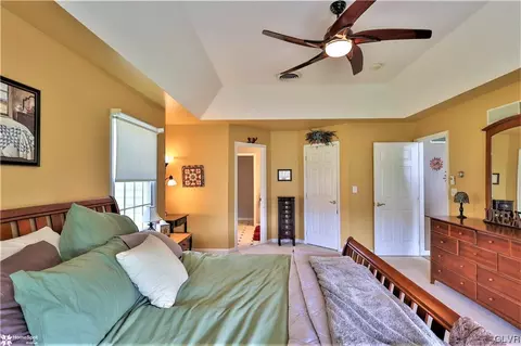 2254 E Scenic Dr, Bath, PA 18014 photo 21