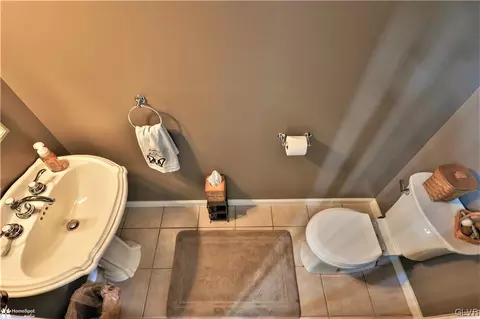 2254 E Scenic Dr, Bath, PA 18014 photo 18