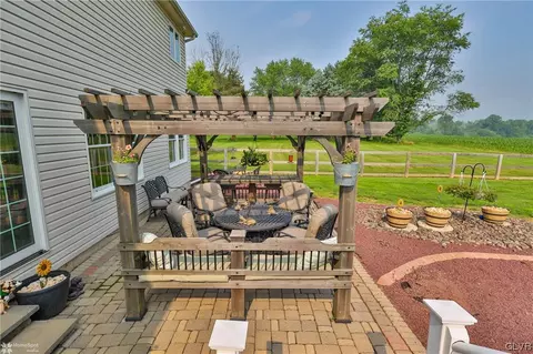 2254 E Scenic Dr, Bath, PA 18014 photo 29