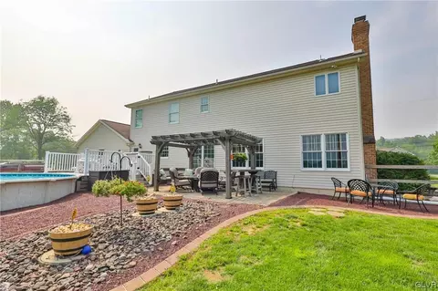 2254 E Scenic Dr, Bath, PA 18014 photo 33