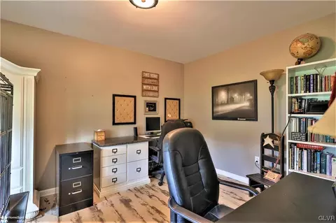 2254 E Scenic Dr, Bath, PA 18014 photo 16