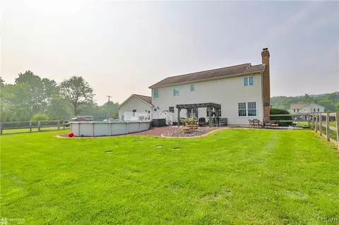 2254 E Scenic Dr, Bath, PA 18014 photo 34