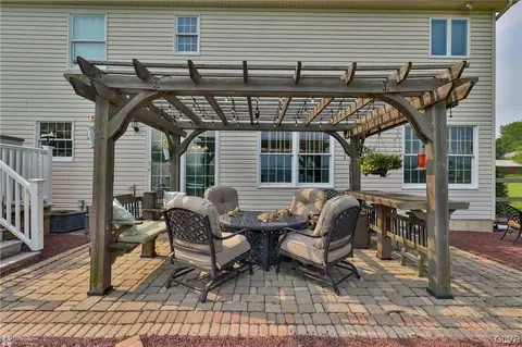 2254 E Scenic Dr, Bath, PA 18014 photo 30