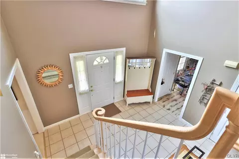 2254 E Scenic Dr, Bath, PA 18014 photo 20