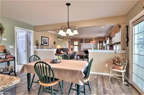 2254 E Scenic Dr, Bath, PA 18014 photo 13