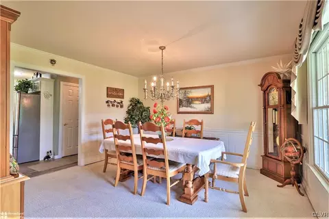 2254 E Scenic Dr, Bath, PA 18014 photo 5