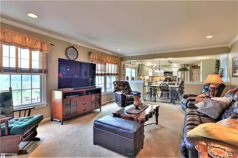 2254 E Scenic Dr, Bath, PA 18014 photo 9