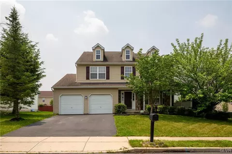 7170 Scenic View Dr, Macungie, PA 18062