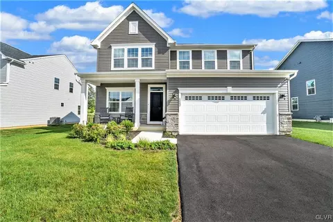6482 Scenic View Dr, Macungie, PA 18062