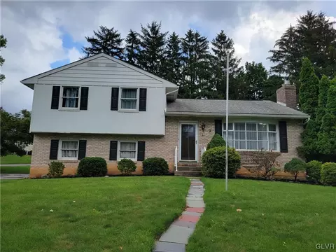 2 Gordon Dr, Palmer Township, PA 18045