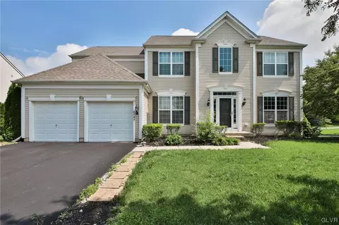 8745 Pathfinder Rd, Breinigsville, PA 18031
