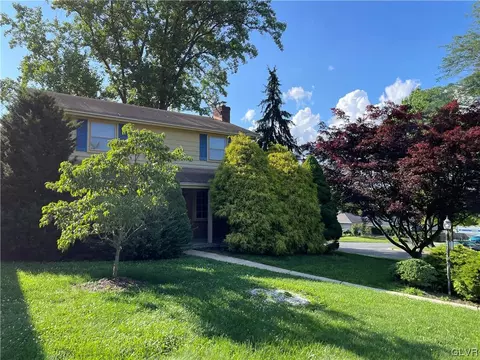 2757 S Crest Ave, Allentown, PA 18103