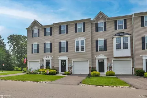 22 White Rose Ln, Palmer Township, PA 18045