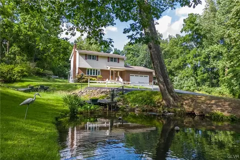 6111 Woodlawn Dr, Zionsville, PA 18092